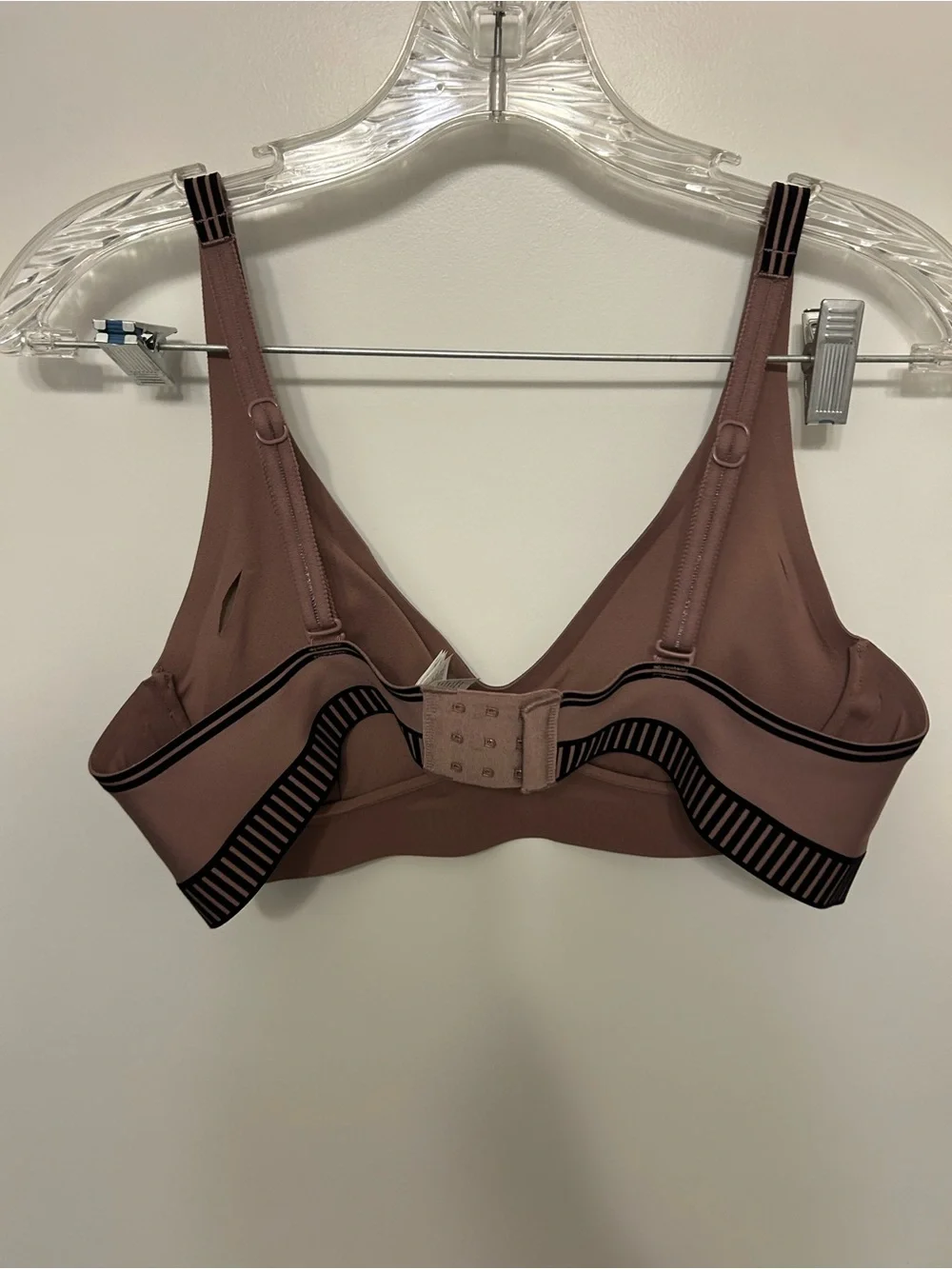 NWOT ALO Yoga Airlift Line Up Bra in Brownstone